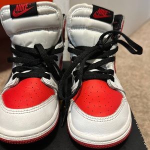 Gentle worn Toddler Air Jordan 1 Retro High
Unisex